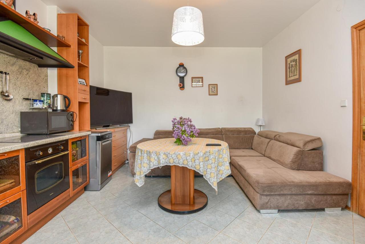 Medziotoju In Old Apartamento *